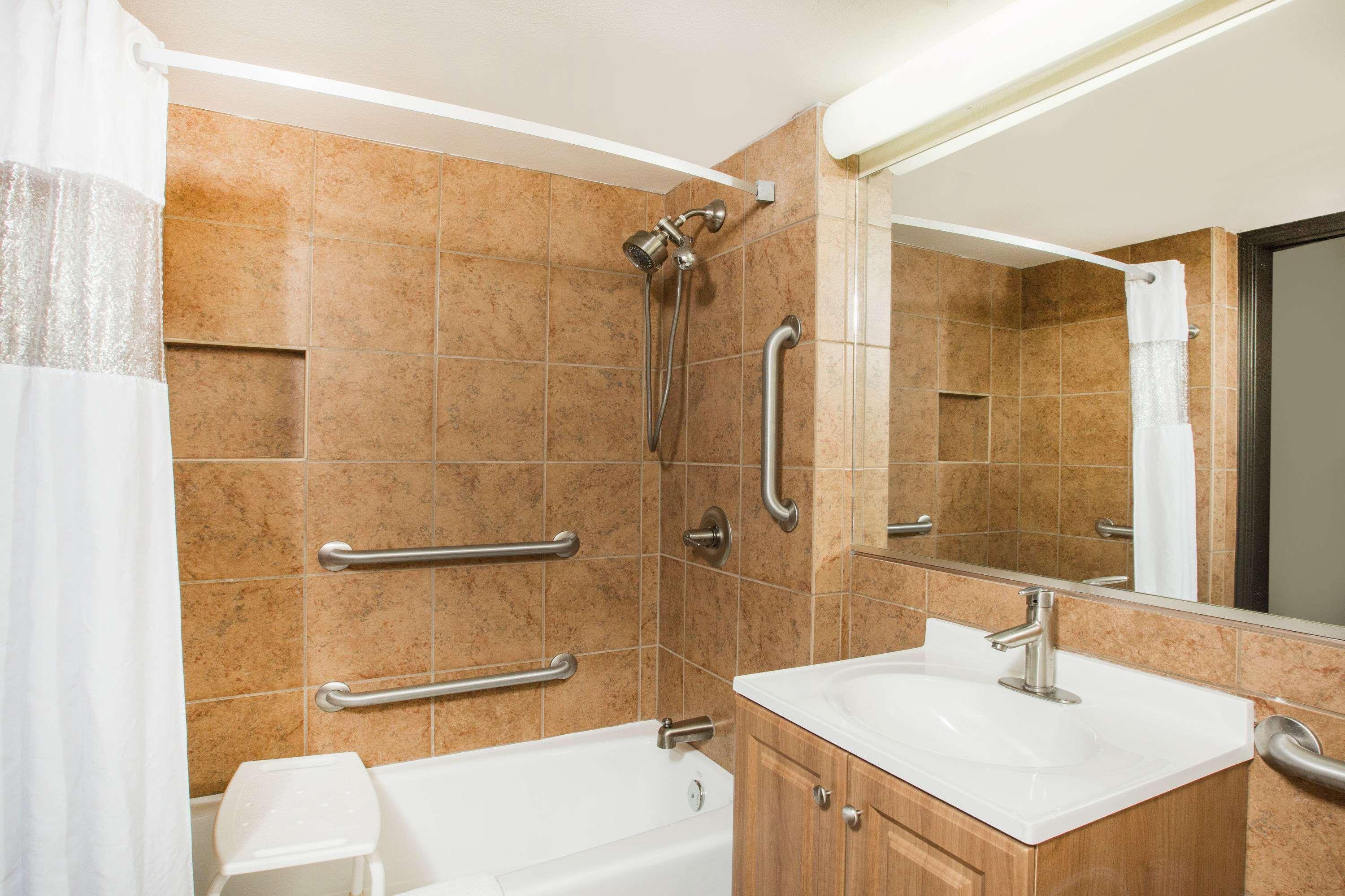Ramada By Wyndham Des Moines Tropics Resort & Conference Ctr Urbandale Exteriér fotografie